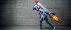 criança e um foguete