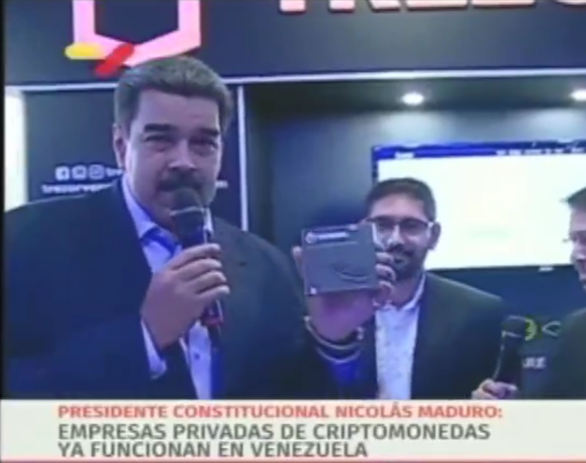 Maduro aparece com carteira de bitcoin Trezor na TV, mas ela pode ser falsa