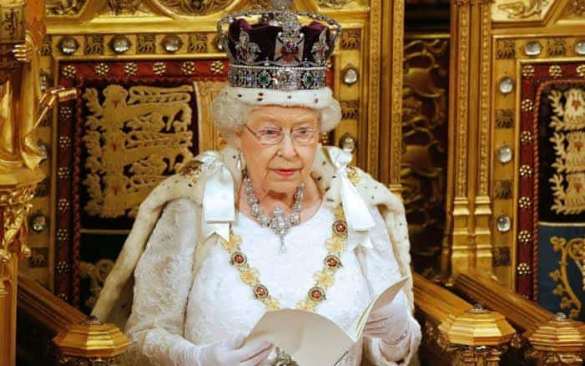 Rainha da Inglaterra quer cobrar impostos