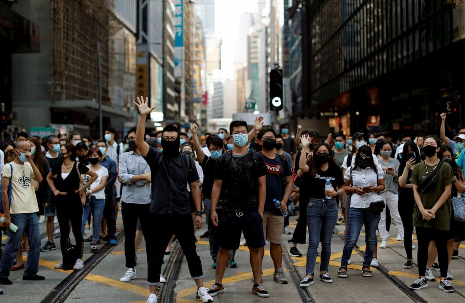 protestos em Hong Kong fundação tem conta congelada