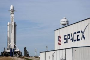 foguete lançado em estação espacial internacional com blockchain