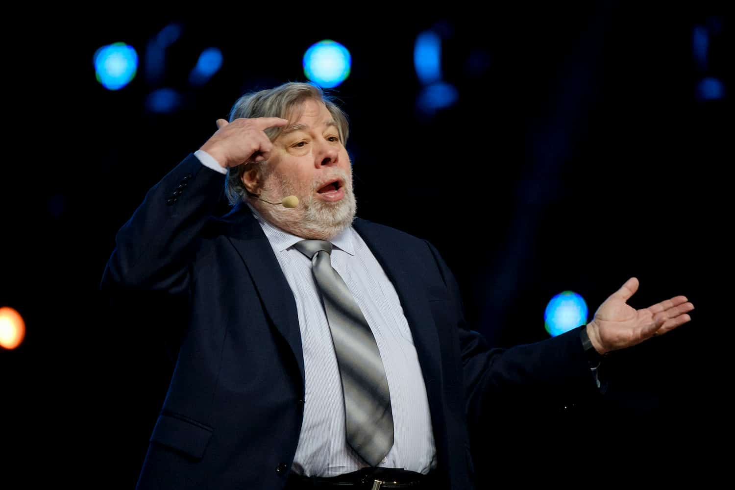 Steve Wozniak de terno e gravata