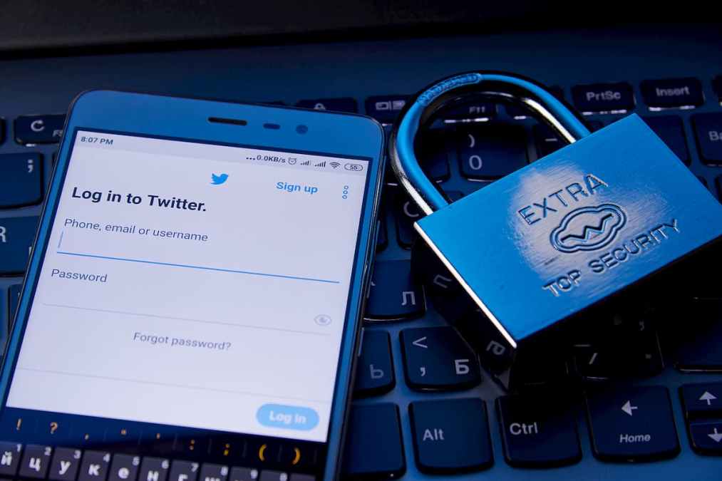 [URGENTE] Hackers têm acesso a todas as contas do Twitter e roubam Bitcoin