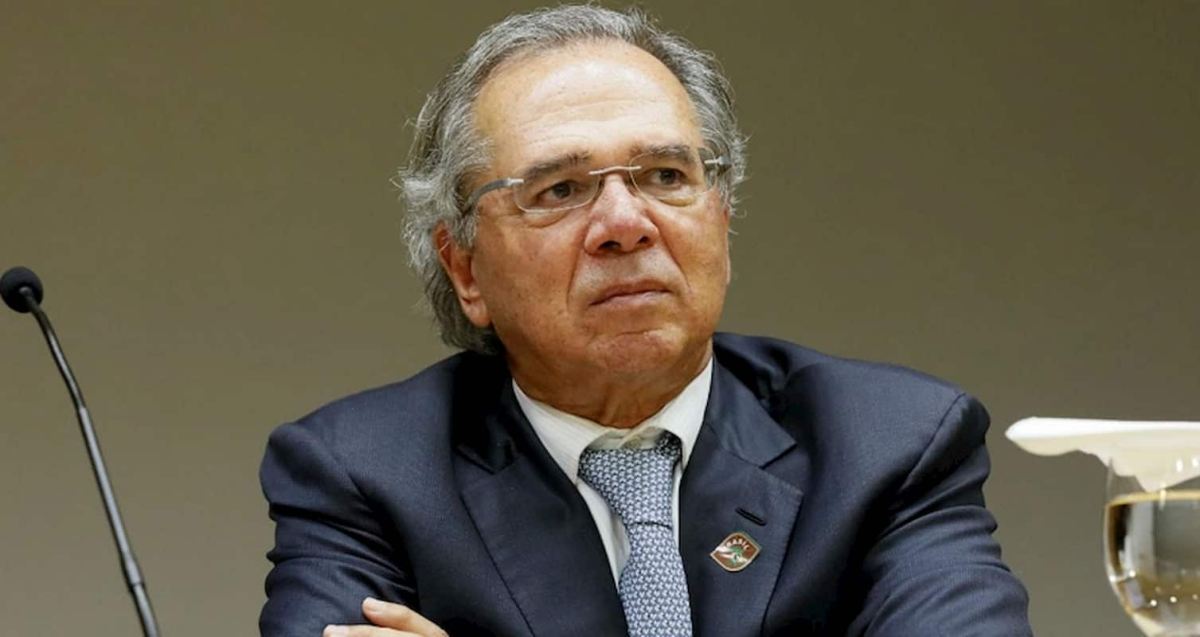 Paulo Guedes vira centro de críticas por querer privatizar a Caixa