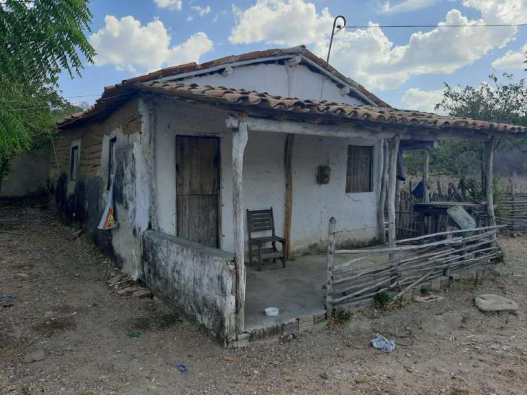 Casa na qual a vítima foi mantida em cárcere privado no interior do Ceará