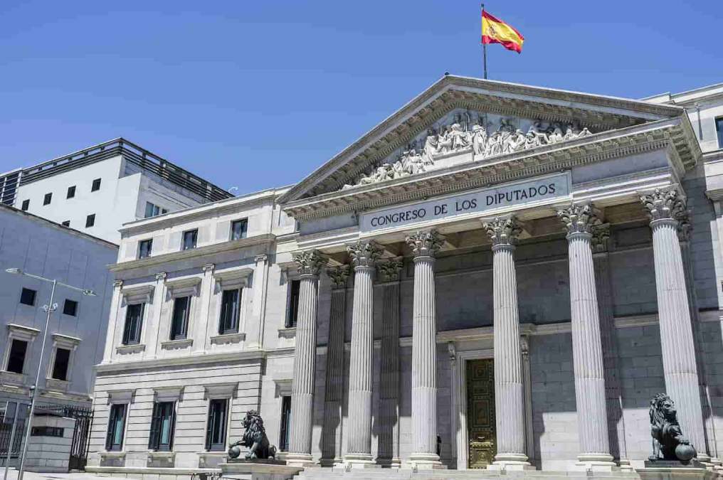 Membros do Congresso recebem bitcoin na Espanha