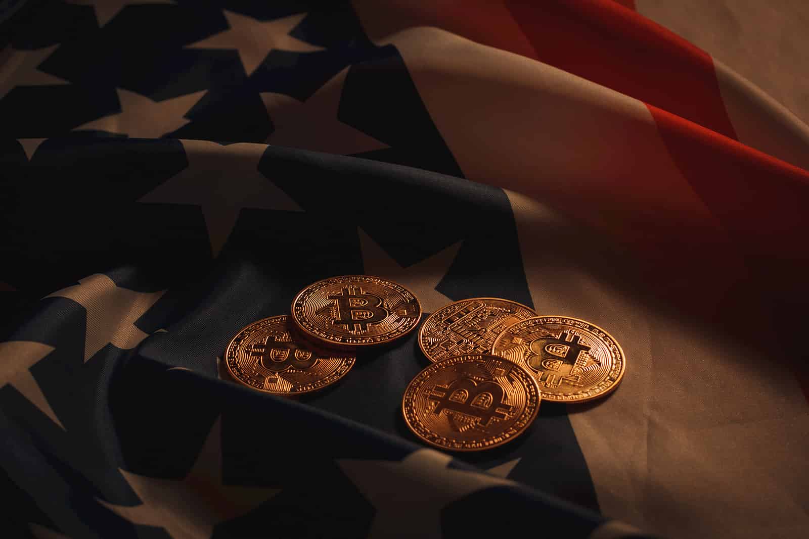 Moeda de bitcoin com bandeira dos EUA