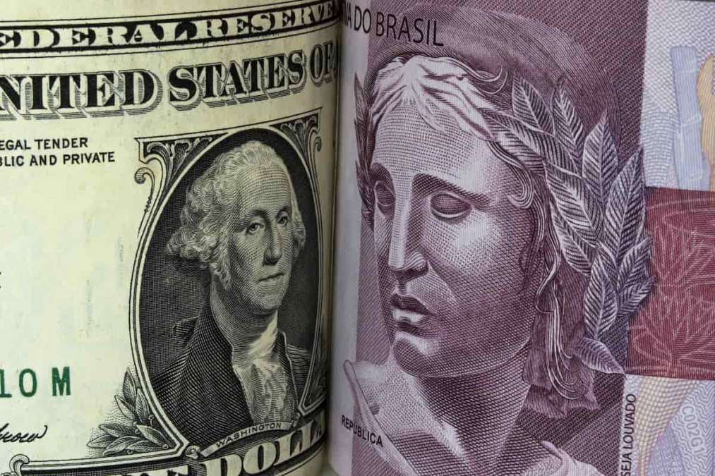Dólar enfraquece e cai 7% em novembro, chegando a R$ 5,34