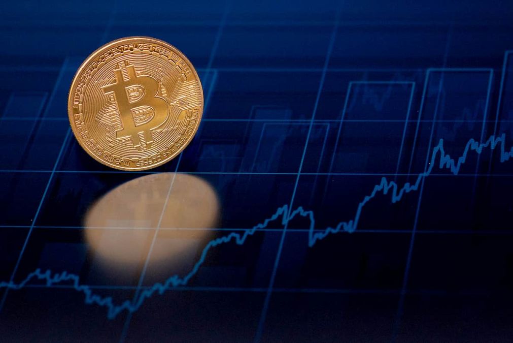 Bitcoin bate novo recorde enquanto preço supera US$ 11.000