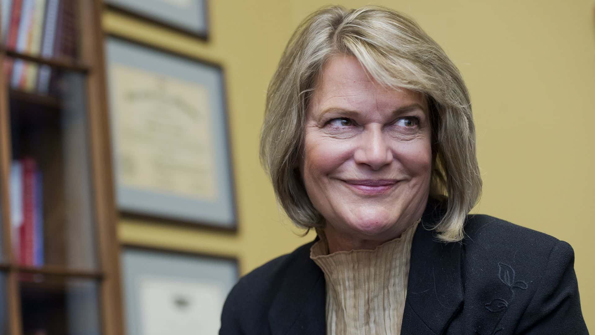 Cynthia Lummis, senadora americana defensora do bitcoin