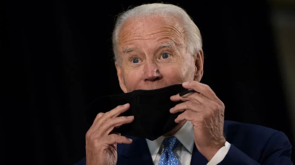 Joed Biden com máscara