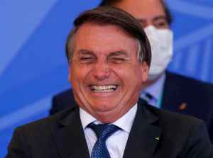 Bolsonaro dando risada
