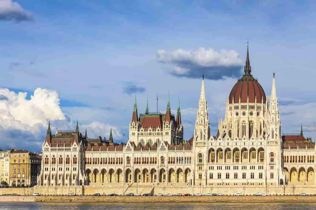 Edifício do Parlamento Nacional Húngaro em Budapeste, Hungria.