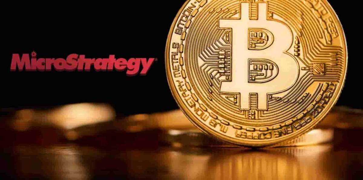 Comprando a queda: MicroStrategy adquire mais R$ 1,2 bilhão em Bitcoin