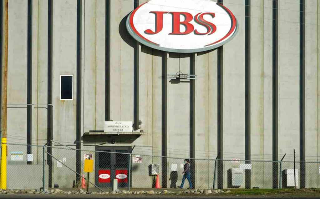 JBS USA é atingida por ataque hacker, muros altaos da empresa. 