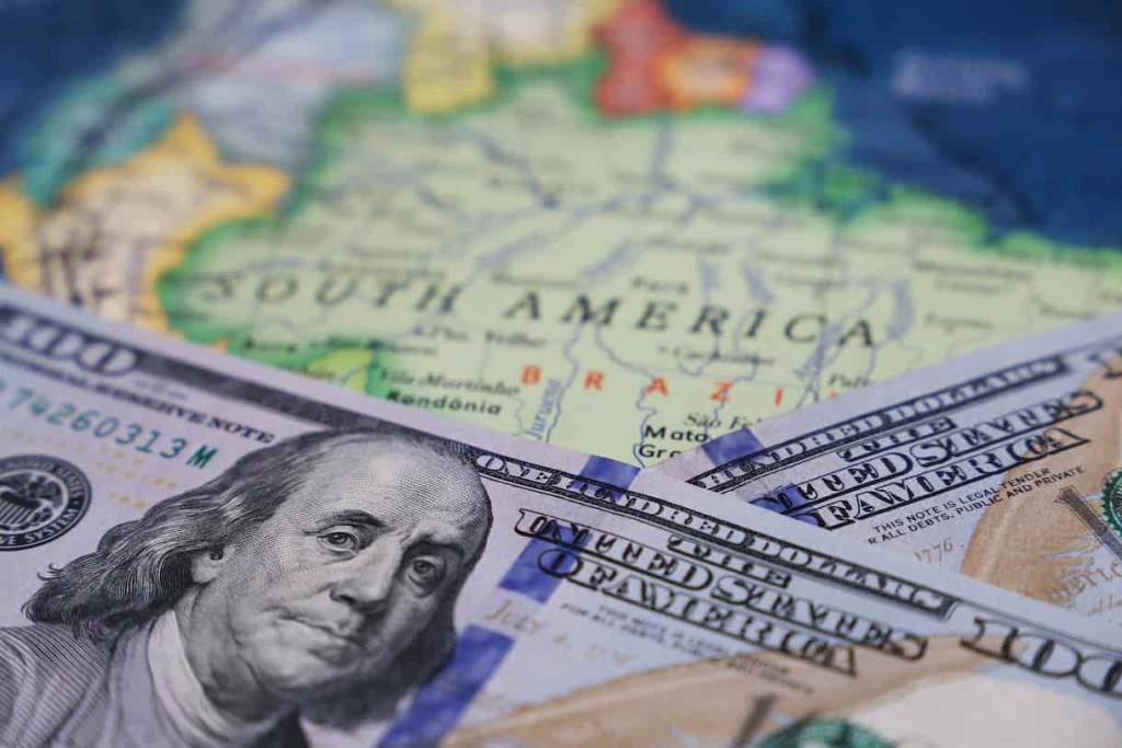Dólar em mapa da América do Sul