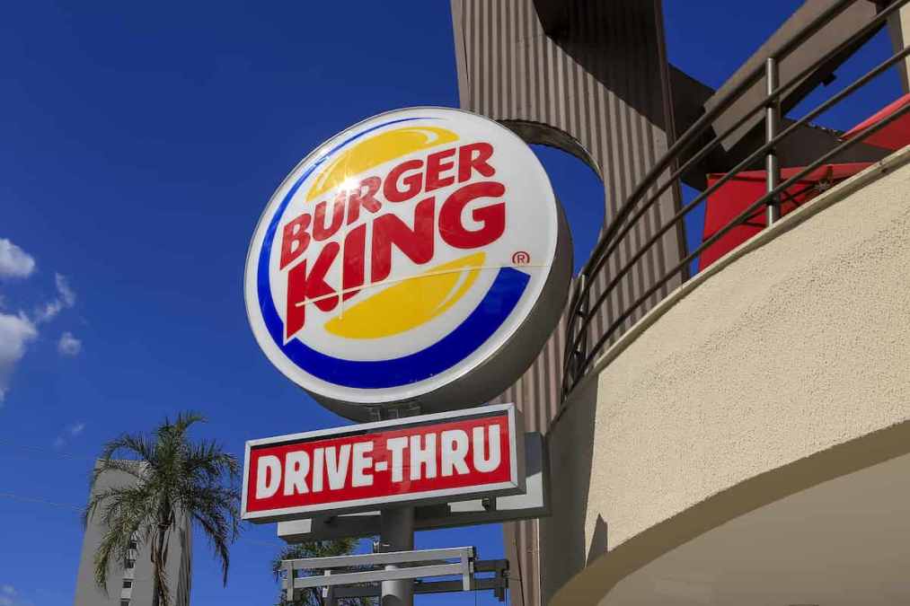 Burger King (BKBR3) anuncia fusão com Domino’s Pizza no Brasil e ações da empresa disparam