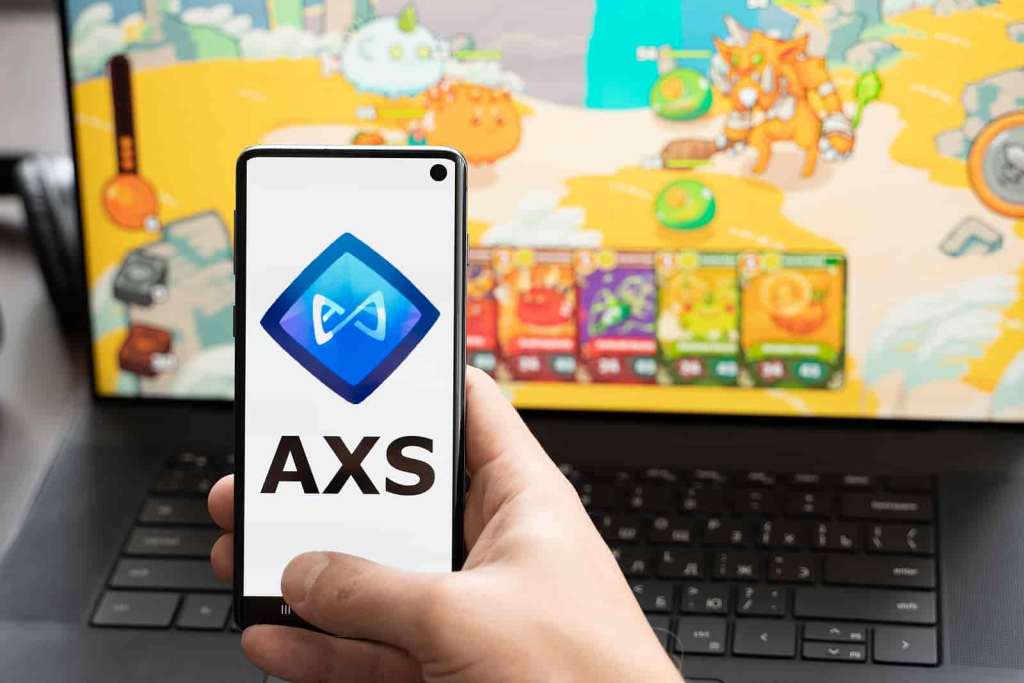 Símbolo do AXS no celular com fundo de jogo