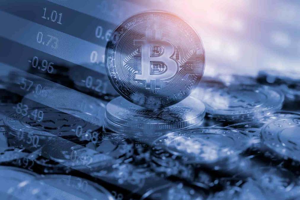 Após cair para R$ 212.000, Bitcoin se recupera e traz junto as altcoins – Resumo de Mercado