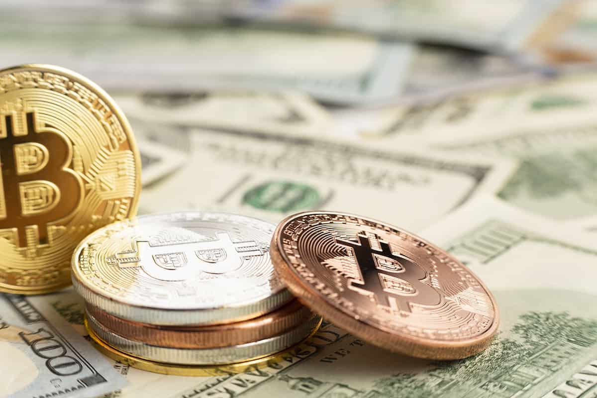Varejo impulsiona Bitcoin e Dolar