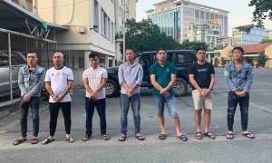 Membros de um grupo que orquestrou um roubo de bitcoin em HCMC em maio de 2020.