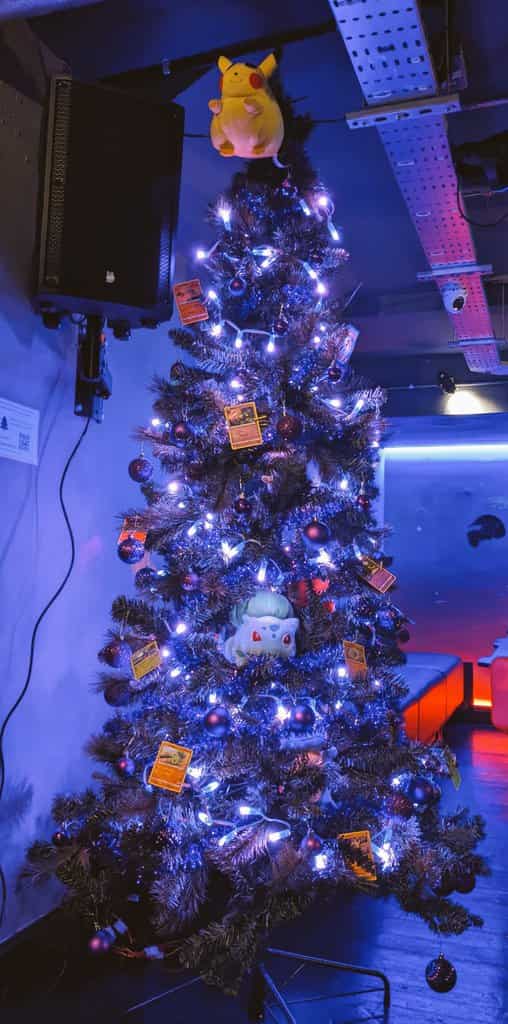 Foto da árvore de natal da nano no bar. nanoxmas tree.