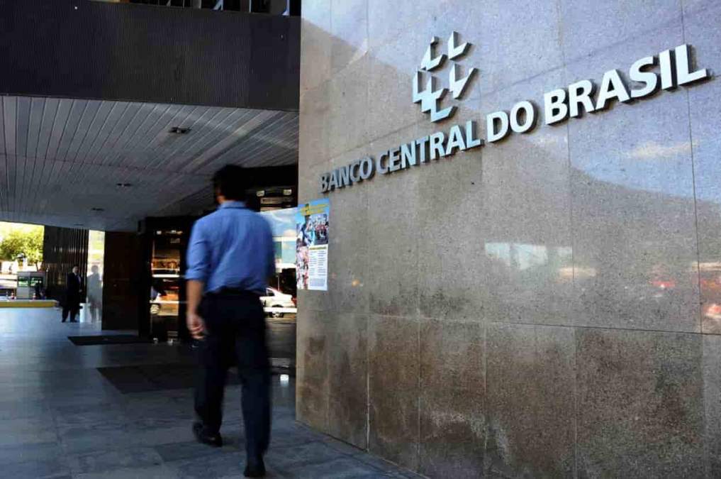 Servidores do Banco Central farão protesto exigindo aumento de 28%, hora de substituir o BC pelo BTC?