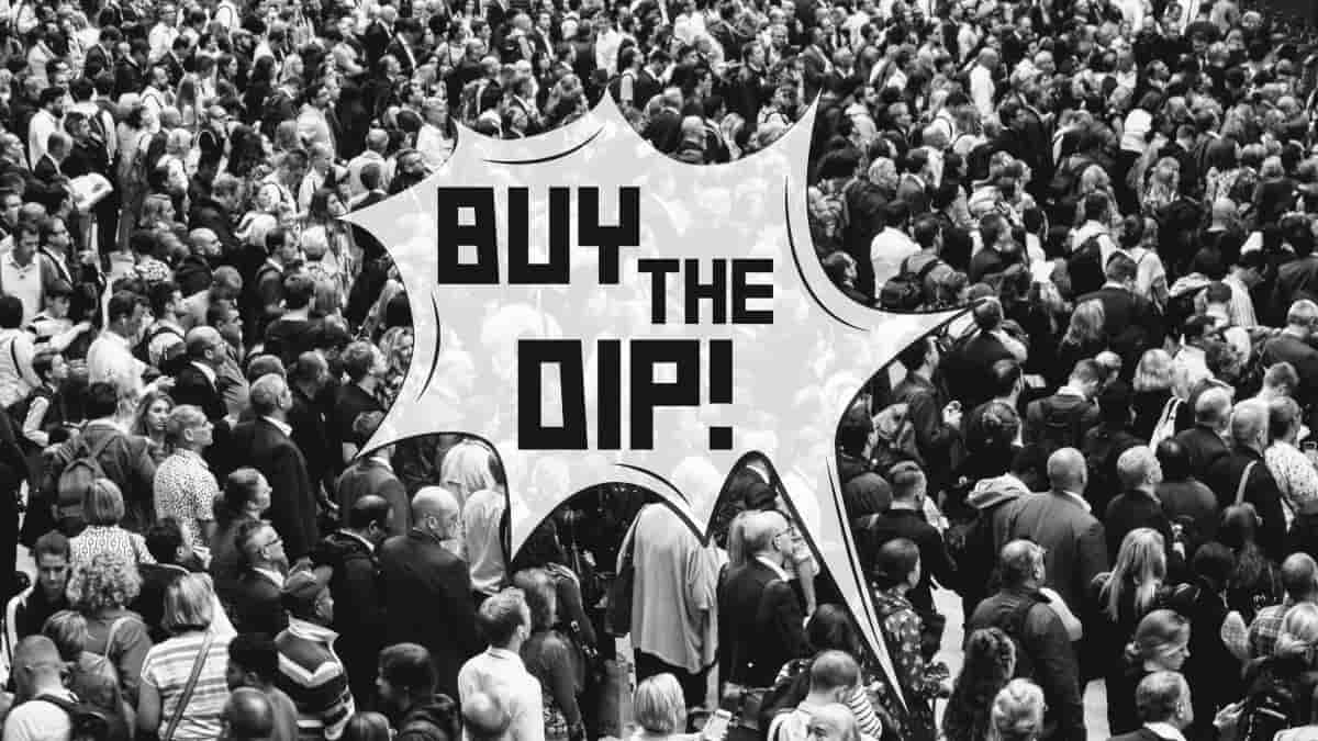 Multidão gritando Buy the Dip!