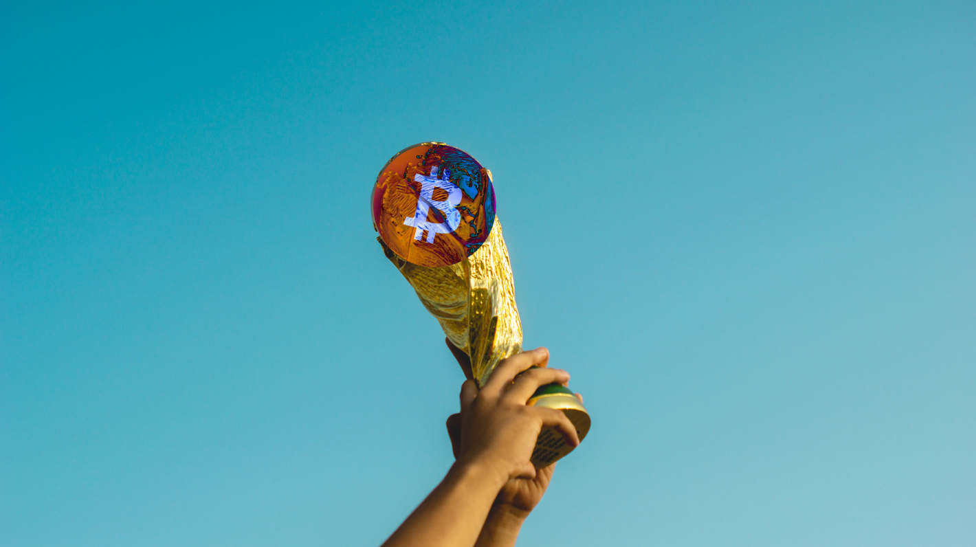 Taça da copa do mundo com símbolo do bitcoin