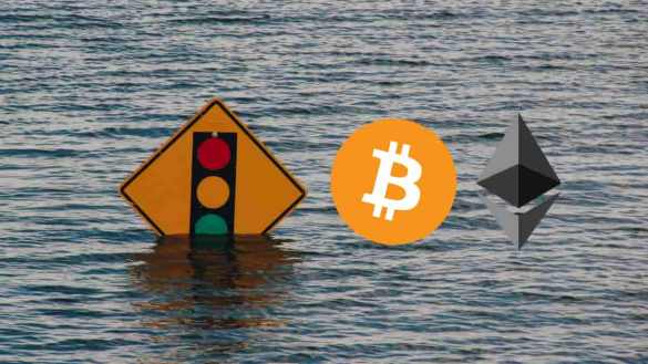 enchente cobrindo placa de semáforo com logo do bitcoin e ethereum ao lado