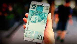 Nota de 100 reais na tela do smartphone, simulando o real digital