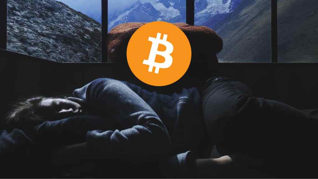Mulher dormindo com o símbolo do Bitcoin em cima