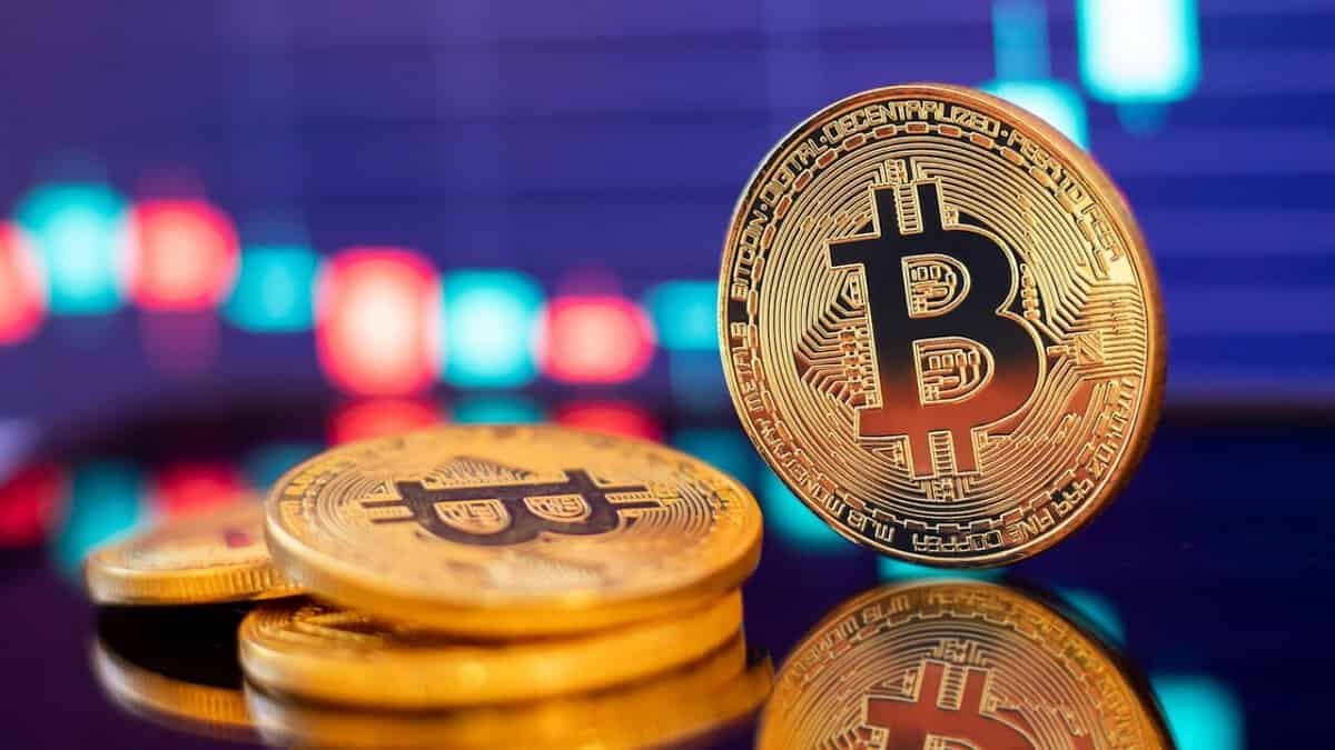 Mercado cripto se mantém acima de US $1 trilhão, mas ganhos do Bitcoin são ameaçados