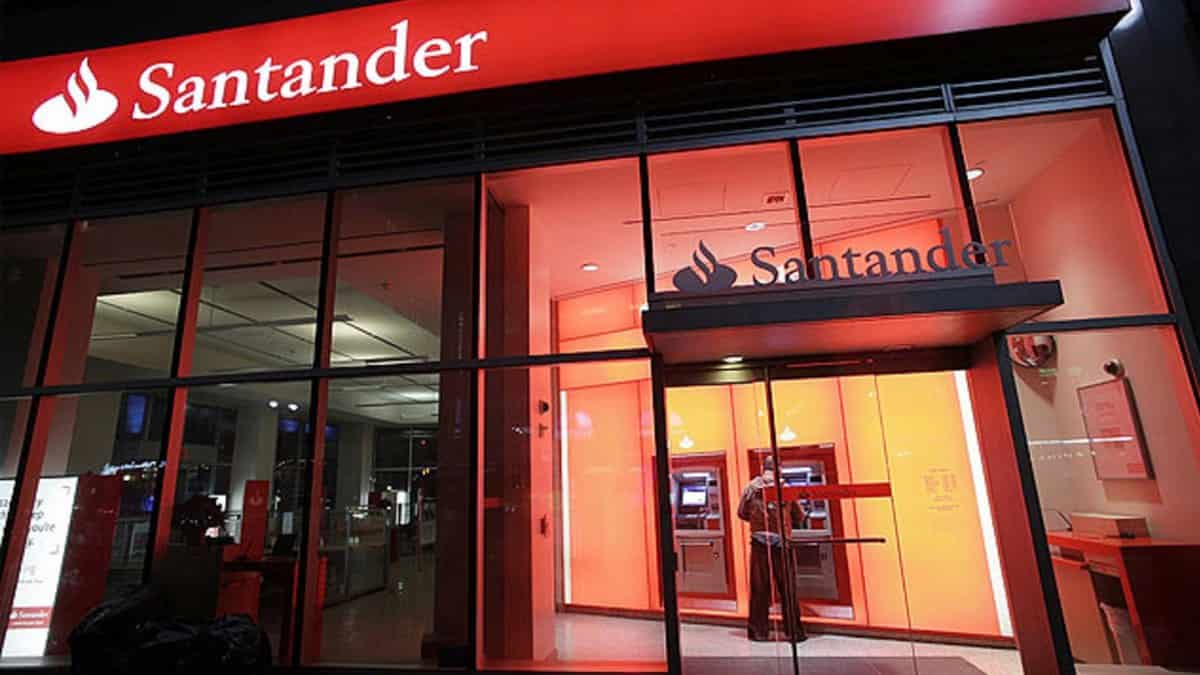 Banco Santander revela planos de ofertar negociação de criptomoedas
