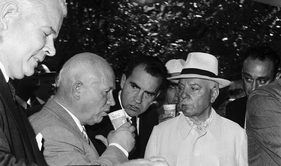 Khrushchev bebendo Pepsi