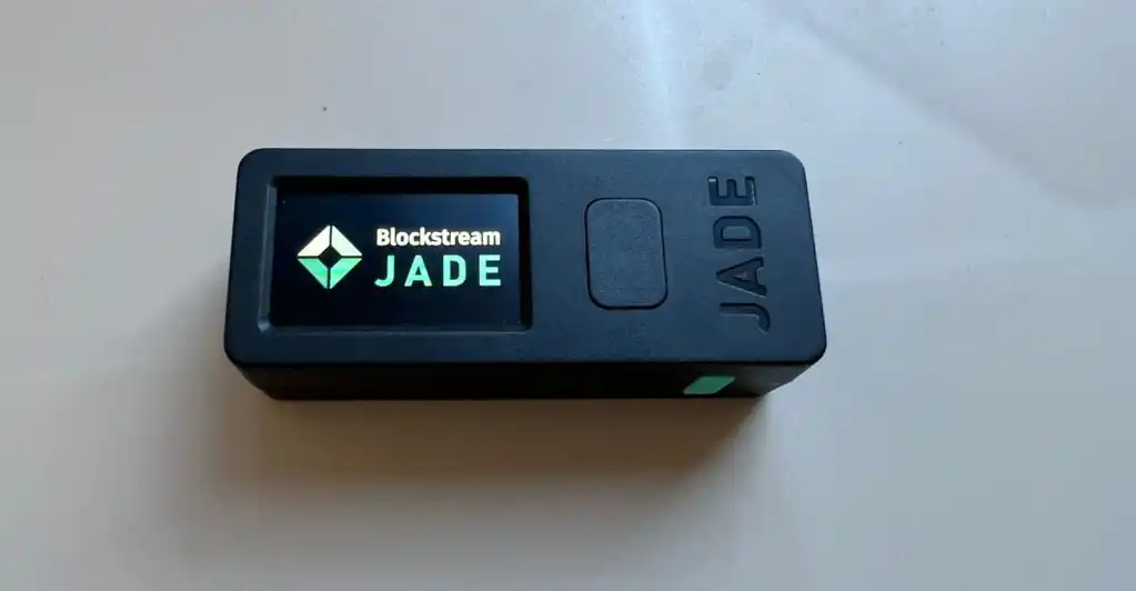 Jade Hardware Wallet - Blockstream - Carteira de Criptomoedas - Magazine  Luiza