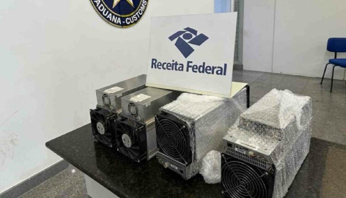 Receita Federal apreende equipamentos de minerar Bitcoin em aeroporto de Foz do Iguaçu