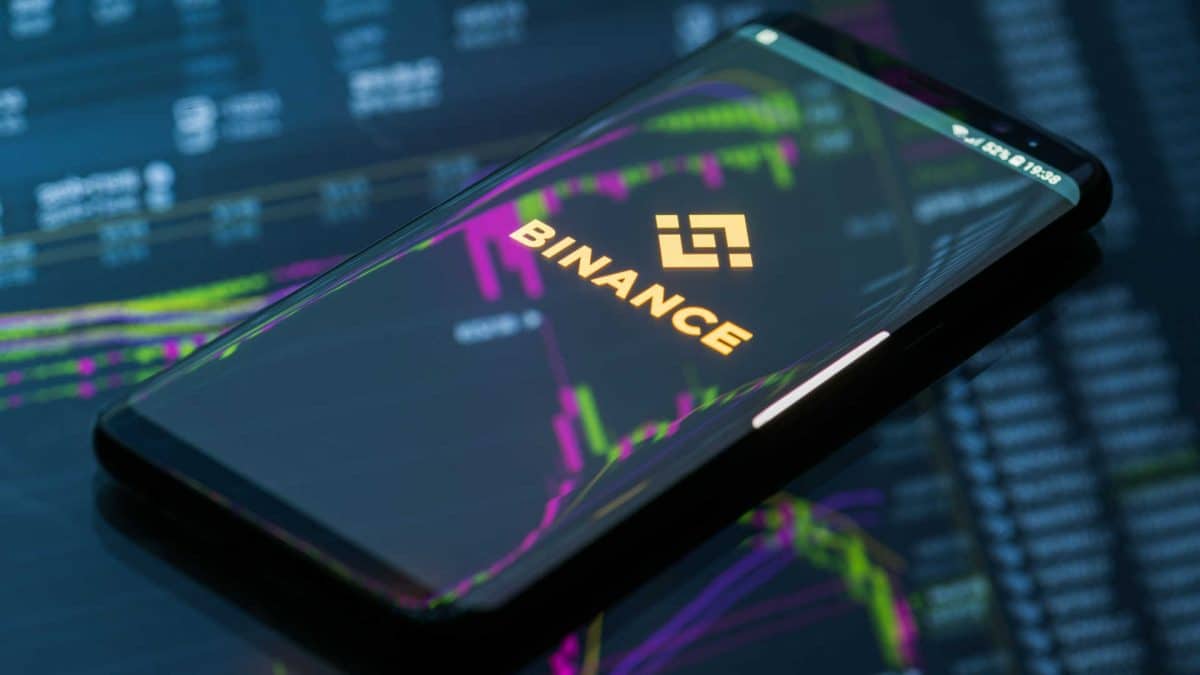 Binance anuncia remoção de 4 criptomoedas, causando quedas de 50%