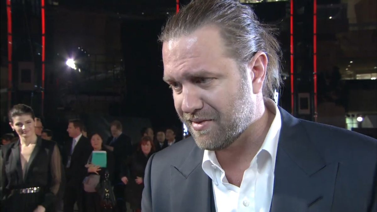 Diretor pega R$ 270 milhões da Netflix, não entrega série e gasta tudo em ações e criptomoedas