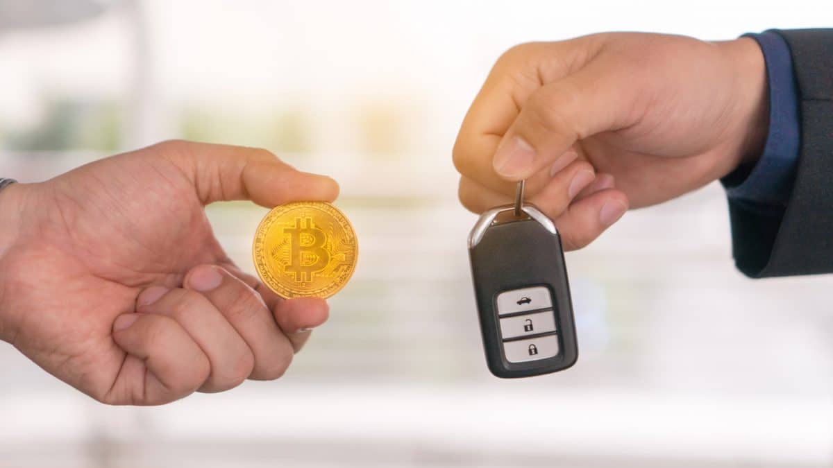 Homem compra carro com bitcoins falsos e acaba preso