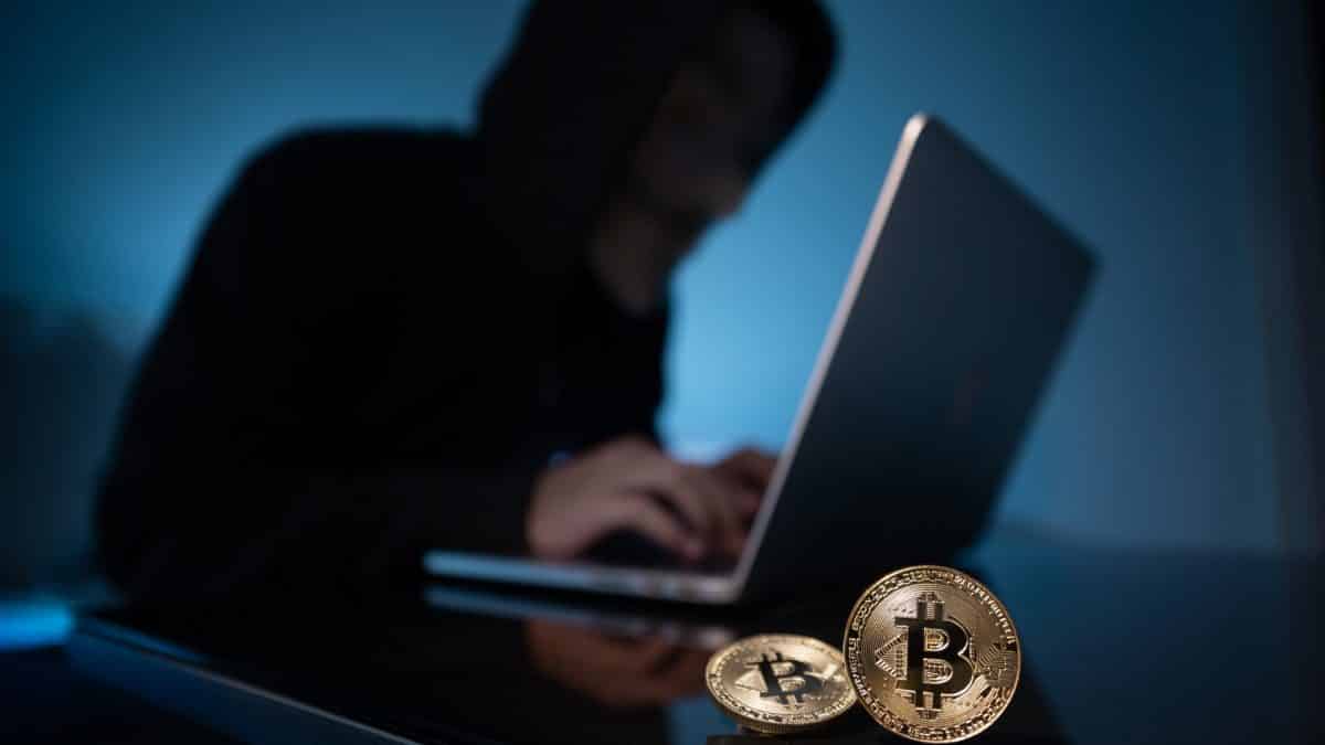 Corretora perde R$ 128 milhões em Bitcoin e Ethereum e sai do ar
