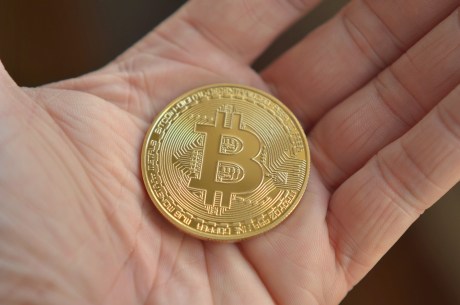 Emissores de ETFs de Bitcoin empurram as participações para 4,27% da oferta de BTC em meio à queda para US $ 61.000