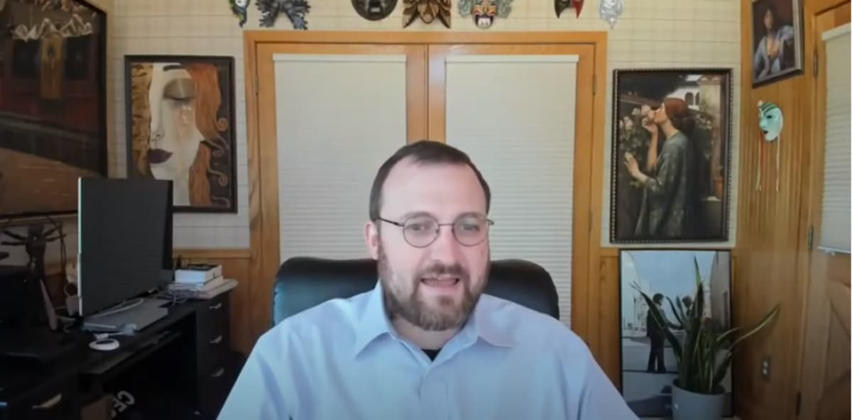 Charles Hoskinson propõe solução de blockchain gratuita para Elon Musk