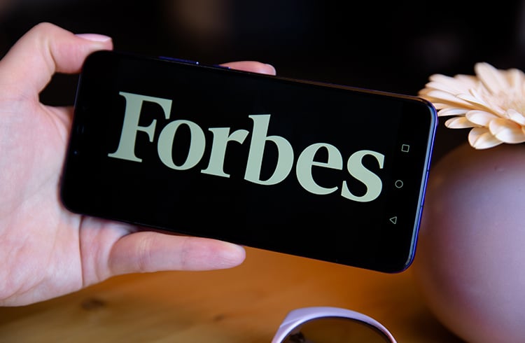 Forbes lança plataforma em blockchain em parceria com Amazon e Apple