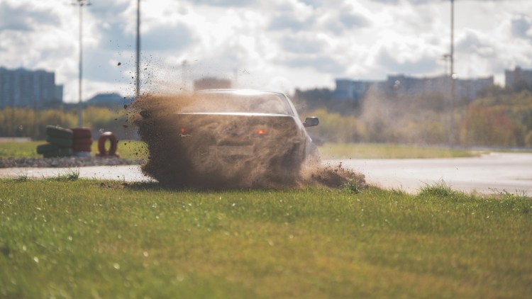 Experimento On-Chain ou Golpe? Base Enfrenta Reação Após Memecoin Não Oficial Despencar 90% 