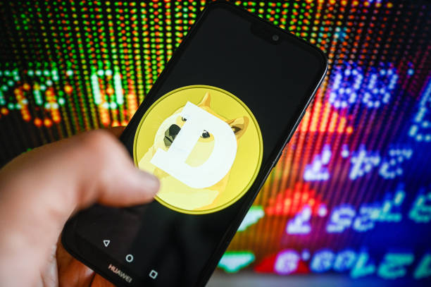 Dogecoin rompe a linha de tendência de baixa e entra em canal ascendente rumo a $0,3. 