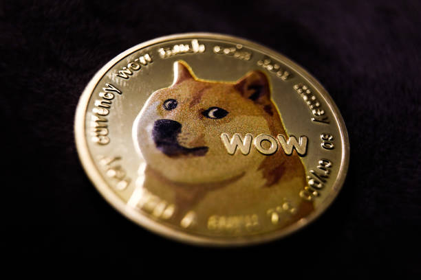 Dogecoin pronto para uivar? Rompimento de cunha descendente sugere uma alta.