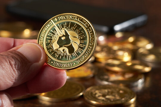 Uniswap (UNI) Pronto para Decolar? O Gigante Adormecido Desperta no Suporte de $4,6