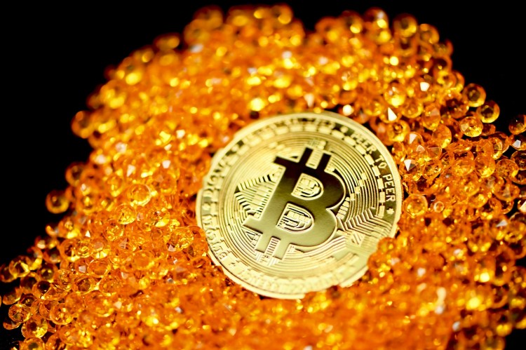 Investidores de Bitcoin Estão Realizando Lucros Agressivamente – Indícios de um Topo Local? 