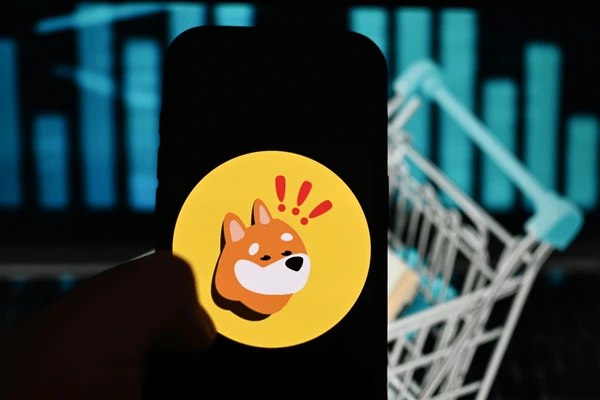 BONK da Solana mira movimento corretivo de 77% após retração para a média móvel exponencial de 200. 